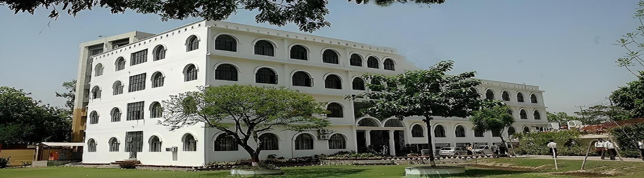 National PG College